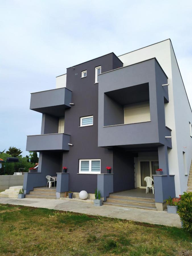 Apartmani Mira Nin Exterior foto