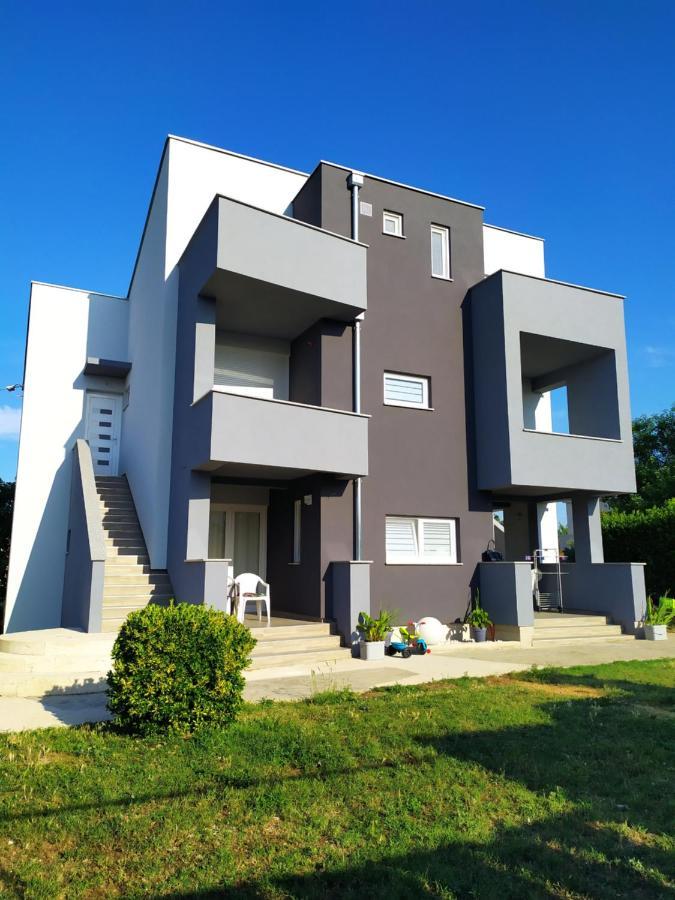 Apartmani Mira Nin Exterior foto